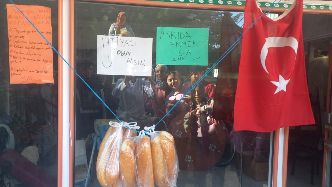 Askıda Ekmek Uygulaması Kapsamında Mecidiye Mahallesi Muhtarı Deniz ÖZCAN'a Ziyaret yapıldı